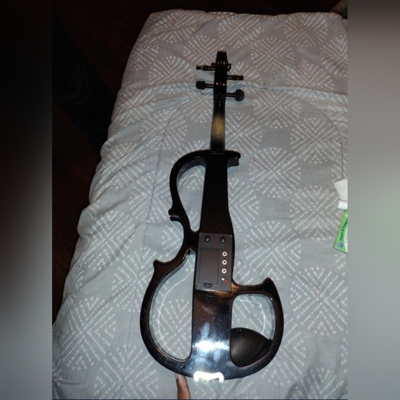 Cecilio electric violin - Picture 2 of 7